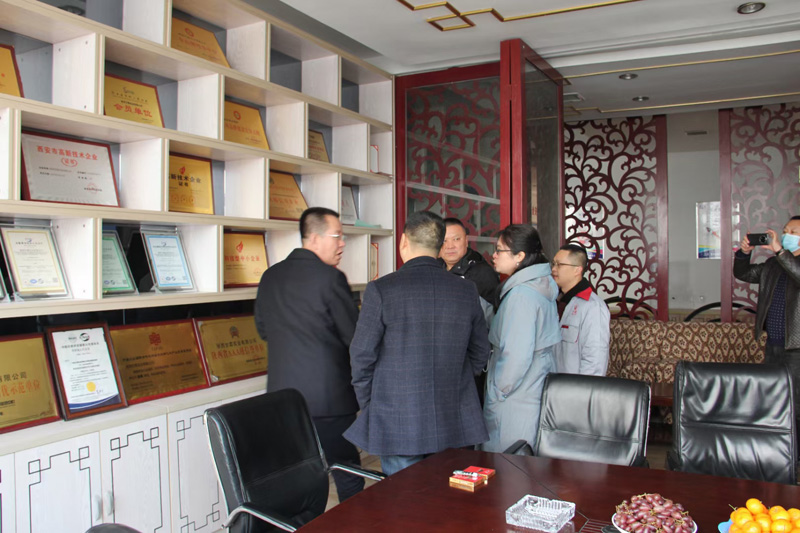 新疆天業(yè)集團(tuán)公司董事長李河、譚新民等人蒞臨陜西甘霖實(shí)業(yè)公司考察指導(dǎo)工作
