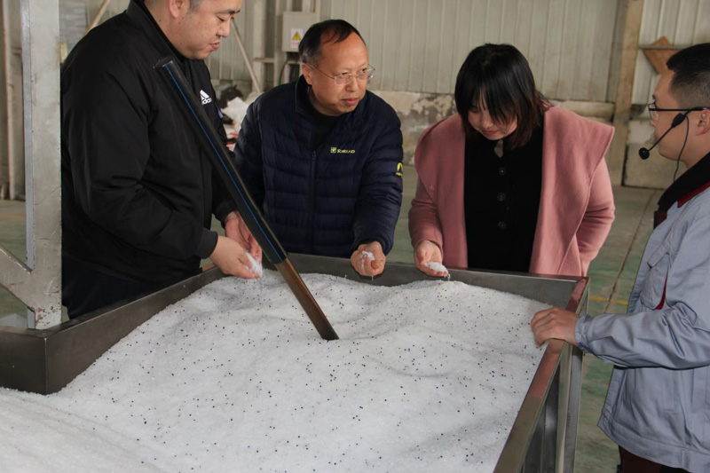 三門(mén)峽市陜州區(qū)水利局張局長(zhǎng)，自來(lái)水公司趙總經(jīng)理等人蒞臨陜西甘霖實(shí)業(yè)公司考察指導(dǎo)工作