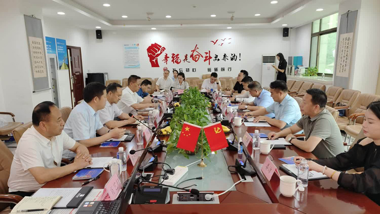 周德林一行拜訪(fǎng)西安市商洛商會(huì)和盤(pán)龍藥業(yè)集團(tuán)主要領(lǐng)導(dǎo)