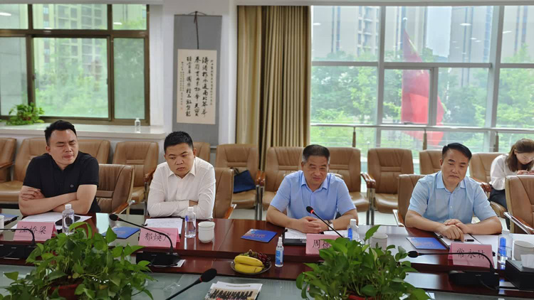 周德林一行拜訪(fǎng)西安市商洛商會(huì)和盤(pán)龍藥業(yè)集團(tuán)主要領(lǐng)導(dǎo)