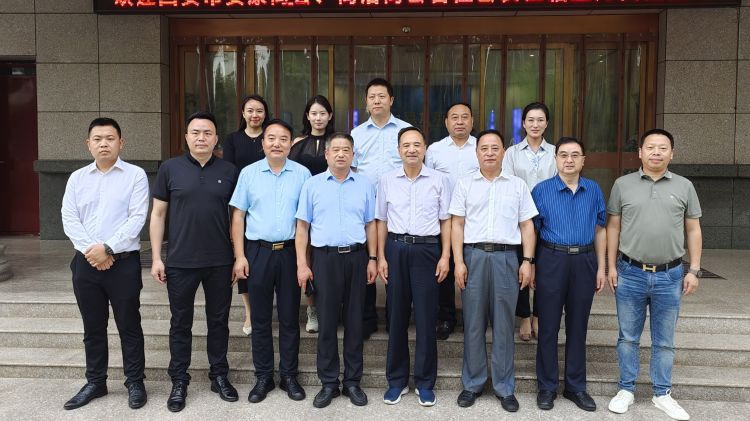 周德林一行拜訪(fǎng)西安市商洛商會(huì)和盤(pán)龍藥業(yè)集團(tuán)主要領(lǐng)導(dǎo)